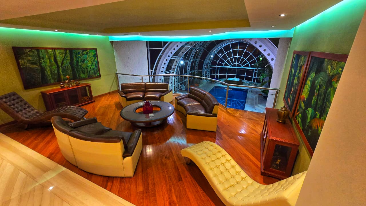 Penthouse lounge con cúpula de cristal